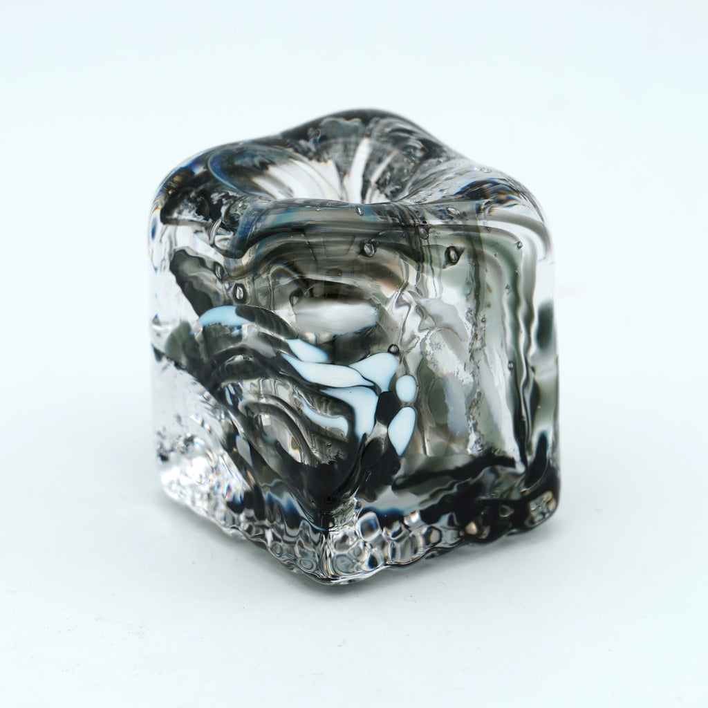 Porte stylo en verre sculpté