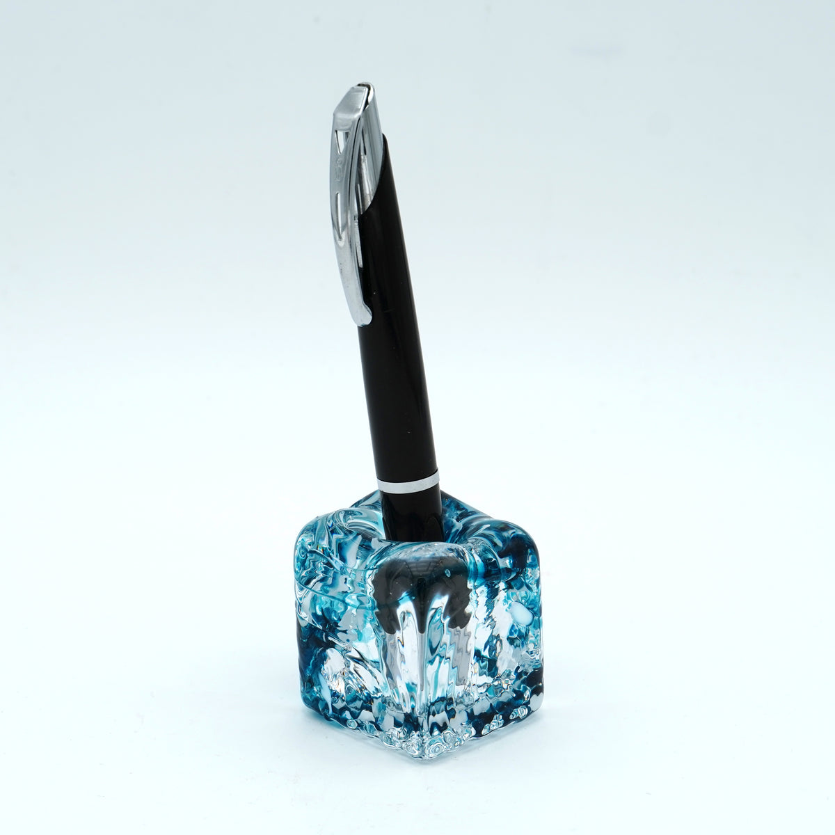 Porte stylo en verre sculpté