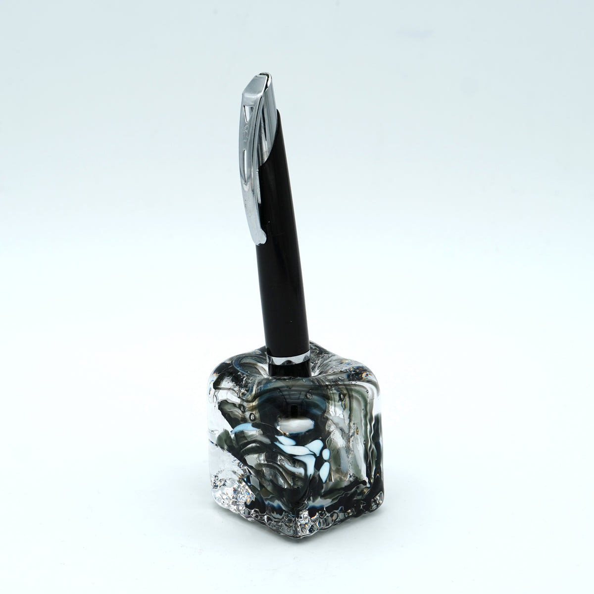 Porte stylo en verre sculpté