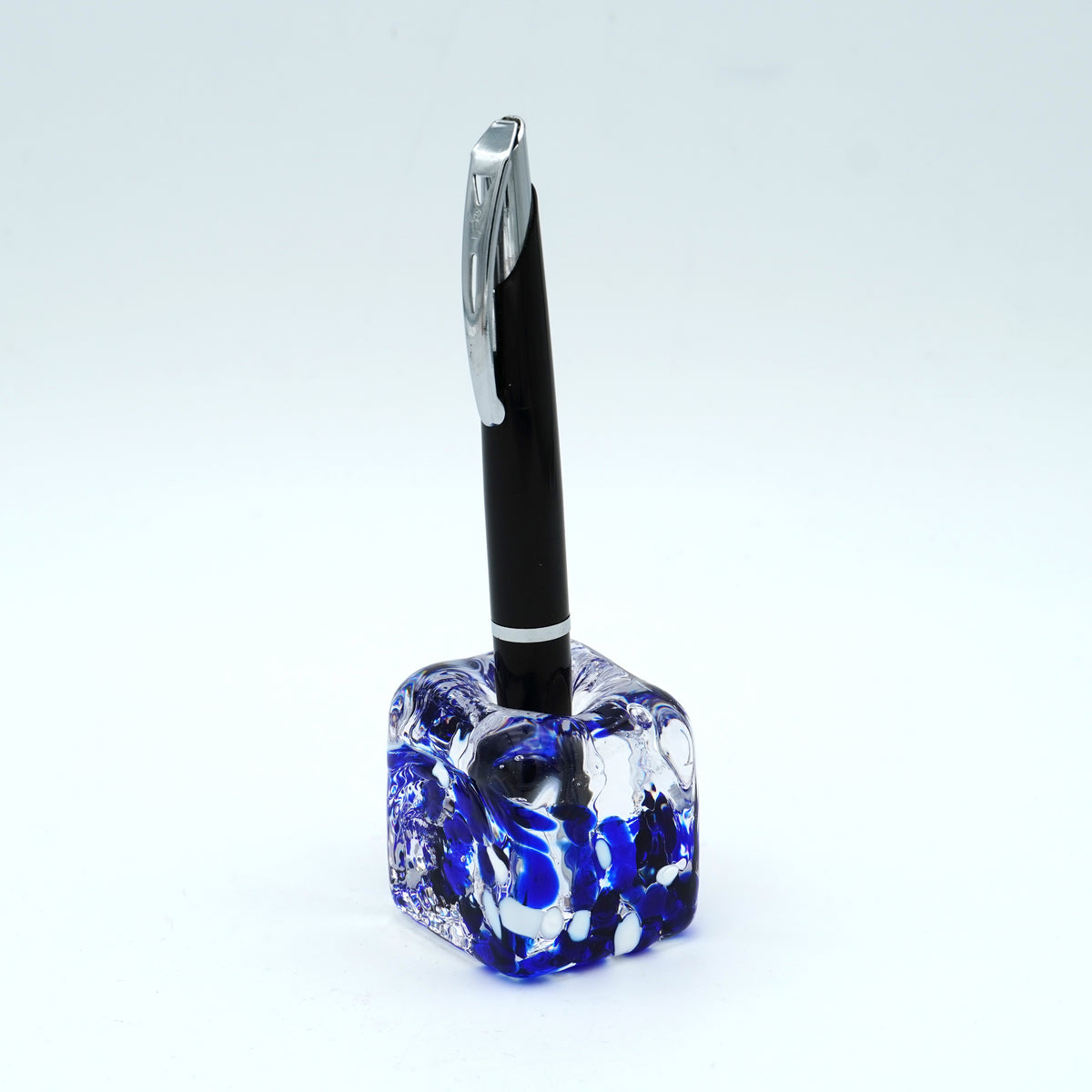 Porte stylo en verre sculpté